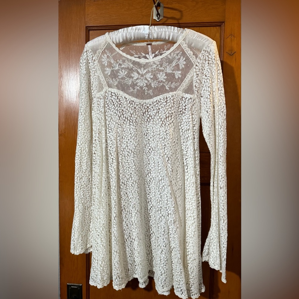 FREE PEOPLE XS LONG SLEEVE TUNIC STYLE BEADED DETAIL TOP